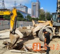 女人说逼痒快点操我视频高温下的坚守｜道路建设者用汗水铺就畅通路